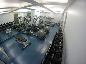 Prime Location! Few Minutes Away from Top NYC Destinations, Pets Allowed! - Image 3