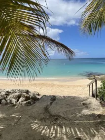 Absolutely close of everything by walking distance in Holetown! - Image 5