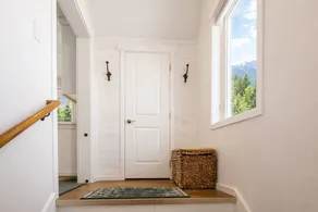 Berg Haus 1 Bedroom Home by NW Comfy Cabins by RedAwning - Image 3