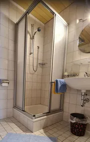 Ferienwohnung, 1-2 Personen, 33 qm, Dusche/WC, Balkon, TV, W-LAN, 1 Schlafzimmer, Frühstück möglich! - Image 3