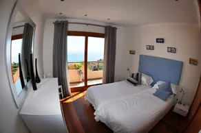 Rummelig villa, 180 * havudsigt, stor opvarmet pool, private gårdhave, have - Image 4