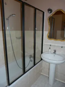 Atmosphärisches Ferienhaus für 6 Personen mit Holzofen - Image 3