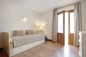 Modern Holiday Home Welling with Sea View and Terrace - Image 4