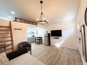 Cozy Loft Studio Getaway - Image 4