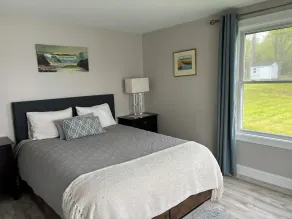 Waterfront Cottage - Image 4