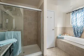 Maison privée spacieuse, amusante et confortable entourée de vues sur la montagne - Image 5