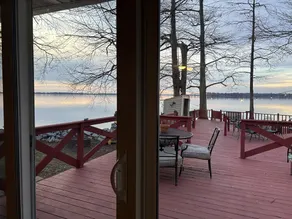 Relaxing, Lakefront & Roomy Great for fishing, duck hunting, & family gatherings - Image 4