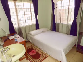 Express Inn - Image 5