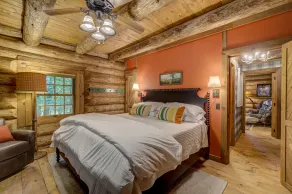 Cozy Lake front luxury, hot tub, ice fish, snowmobile, fireplace, screened porch - Image 3