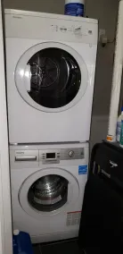 Cheerful 2 Bdrm house, free Netflix, free parking for 2 cars - Image 2