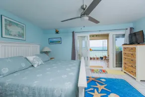 Beautiful condo ON THE BEACH. Enjoy amazing views and the cool ocean breeze. - Image 4