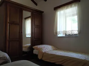 Vacation home with garden near the beach - Image 5
