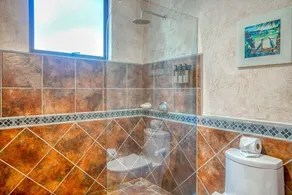 Wonderful Beachfront Condo w/ Modern Kitchen, Upscale Interior, Pool - Image 4
