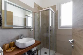 Appartamento vacanze \"Le Scuderie 4\" con piscina condivisa, terrazza condivisa e Wi-Fi - Image 2