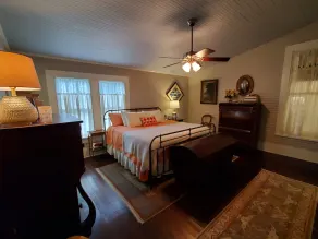 Charming & Cozy Victorian in Quiet Residential Setting - Image 3
