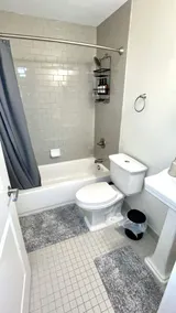 Cozy Midtown Getaway Minutes From Downtown - Image 2