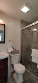 Spacious Elegantly Furnished 4BR House in Great Location in Baltimore - Image 3