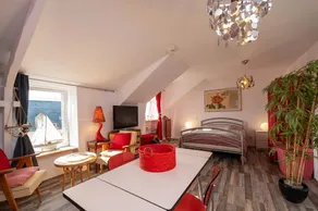 Studio Apartment 'Dans Maison Proche Gare' with Shared Terrace, Shared Garden and Wi-Fi - Image 4