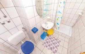 2 Bedroom Nice Apartment In Grizane - Image 2