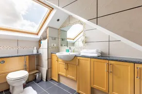 London Stylish 3BR house - Image 2