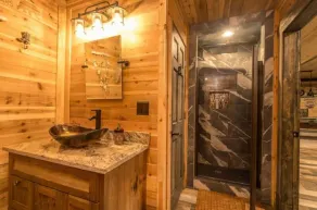 Northwoods Log Cabin - Image 4