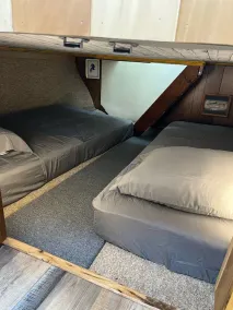 Beached houseboat with lots of character and deck jacuzzi - Image 5