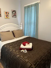 Lovely Three bedroom home and backyard - Image 5