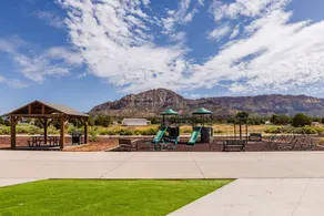 Zion-Day-Trip Ready, Tiny Home, Mountain Views - Image 3