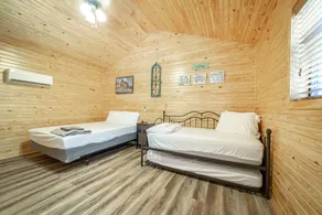 1bd rm, 1 bth, hotel style cabin w/ Mini fridge, micro, & tv, at Kick Back Ranch - Image 5