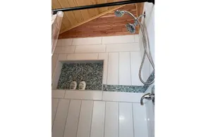 The Bear’s Den. 1 bedroom 1 bathroom. Sleeps 4 - Image 3