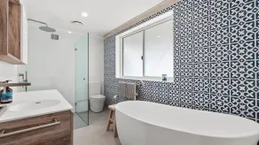Stunning home 350 metres from the beach. - Image 4