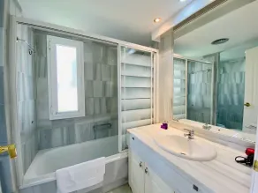 Duplex 3 Bedroom, Top floor F-3 - Image 3