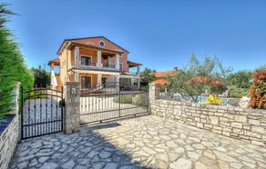 Cozy home in Buje with private swimming pool, can be inside or outside - Image 3