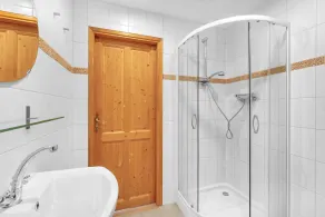 Casa de férias luxuosa em estilo de quinta com celeiro de pedra e grande piscina perto do zoológico - Image 3