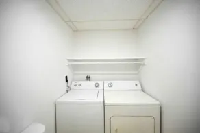 Beautiful Downtown 3 Bedroom 1 & 1/2 Bath/ High Speed Internet/ Cable / Desk - Image 2