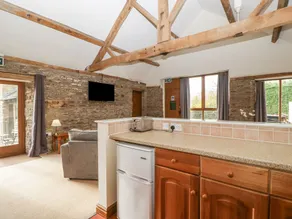 PEARTREE COTTAGE, romantic, character holiday cottage in Bromyard - Image 2