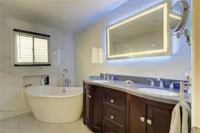 Luxurious 3 Bed, 2 Bath Home with Heated pool. - Image 3