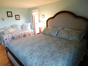 Tranquility on Penobscot Bay Private Retreat: Book Your Maine Foliage Trip Now - Image 4