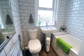 Schönes großes Grundstück - Image 3