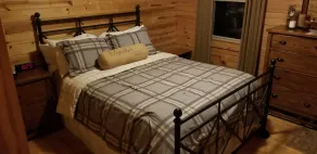 Avskilt Deluxe Log Cabin Med utsikt över vacker stocked Pond - Image 3