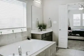 Family Haven: Spacious 4-Bedroom Retreat! - Image 4