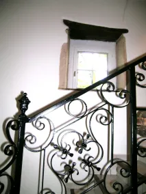 SYD BURGUNDY Country House - Image 2
