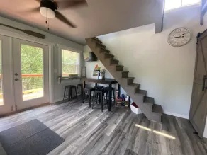 The Creek House, a creekside tree top cabin - Image 2