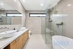 The Ocean s Edge Luxury Entertainer With Views - Image 2