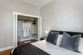 / Luxury Modern Home in Oakland with AC & WFH / - Image 5