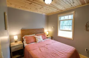 Cozy Cabin on Secluded Peninsula - Image 4