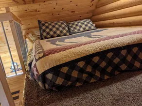 Cozy Cabin-real log cabin stay. Loft bed,  woodsy decor, clean & cozy! - Image 5