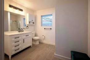 Modern Chic Living 4BRs Home - Prime Location - Image 4