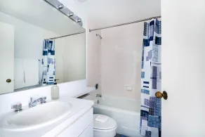 Sunny 3 BR 1 Bath Apartment in NYC - Image 2