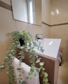 ★ GPK Bright & Stylish 4BR | Central Getaway | Free Parking - Image 3